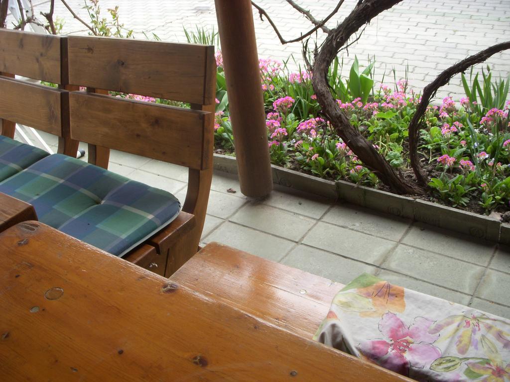 Garden Szivarvany Utcai Vendeghaz Сегед Номер фото