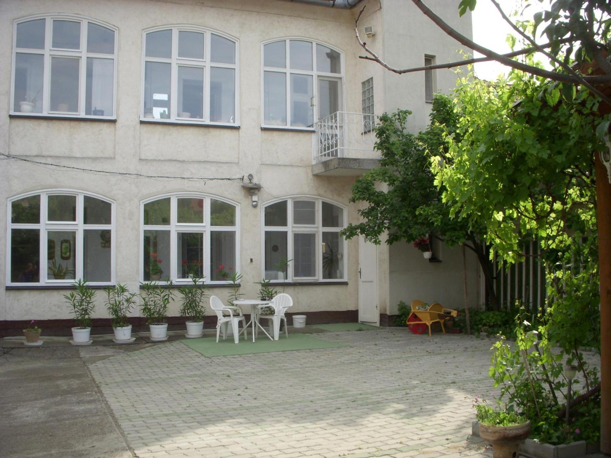 Garden Szivarvany Utcai Vendeghaz Сегед Екстер'єр фото